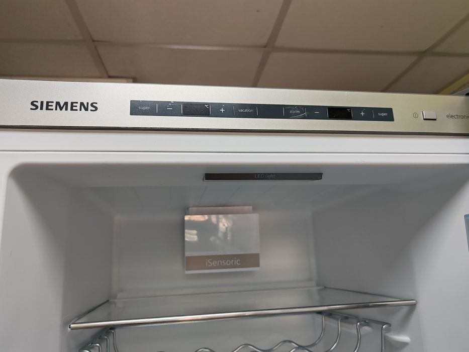 Като нов иноксов  комбиниран хладилник с фризер Сименс Siemens А+++ 2 години Гаранция!