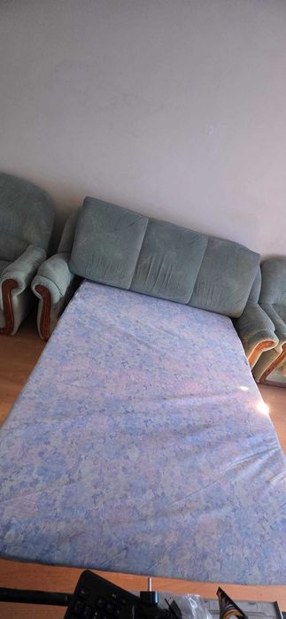 Vand canapea extensibila cu 2 fotolii utilizate in buna stare