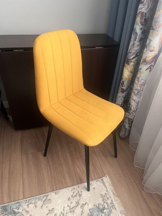 Стулья желтого цвета