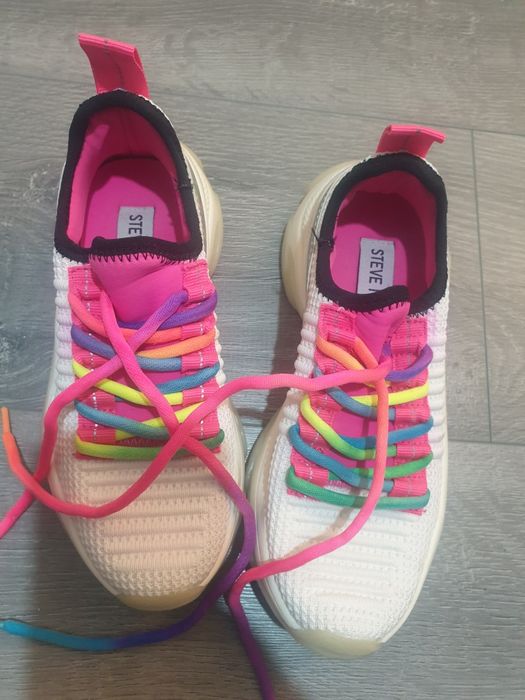 Adidasi fete steve madden