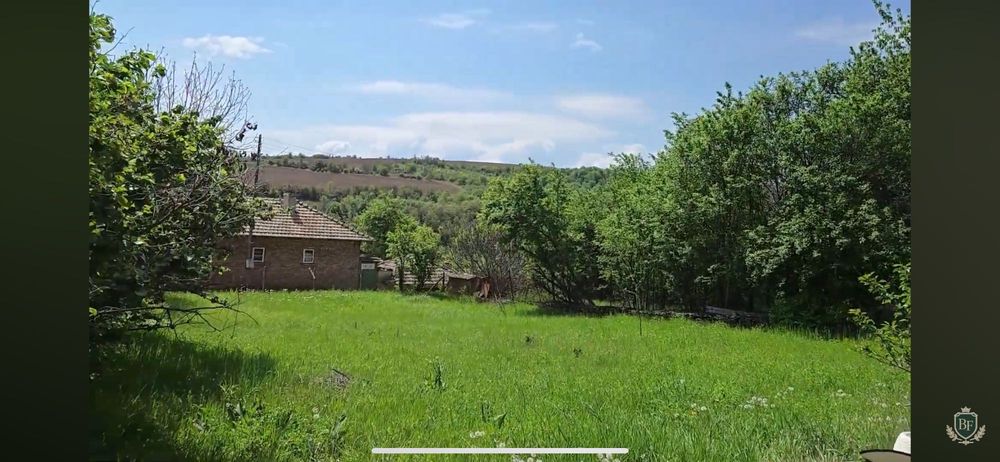 Къща с голям двор в село Конак