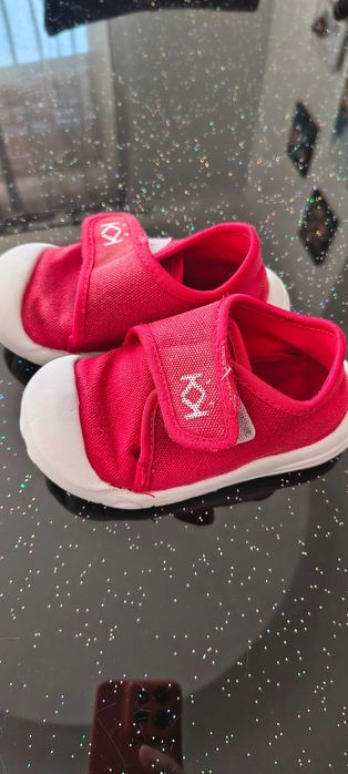 Подарявам детски обувки, пантофи
