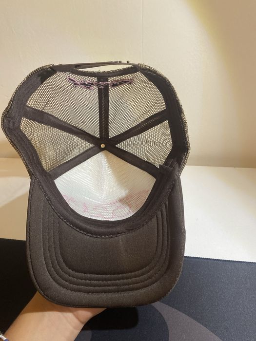 Стилна шапка с регулиране на размера