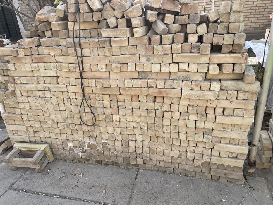 Гишт b/y sotiladi domasi 550 somdan yana kelishiladi