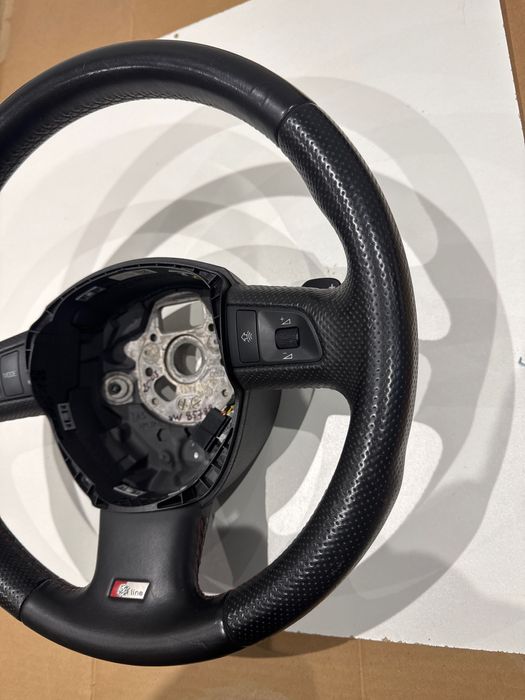 Audi A3-A4-A5-A6 S-LINE кожен волан Ауди А3-4-5-6