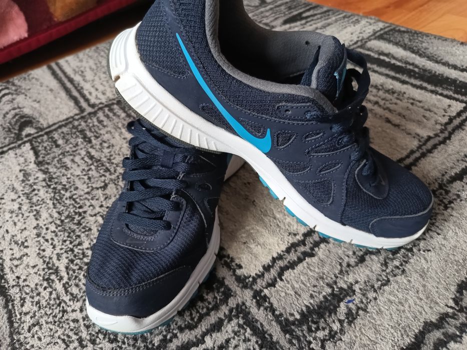 adidasi nike revolution 42.5