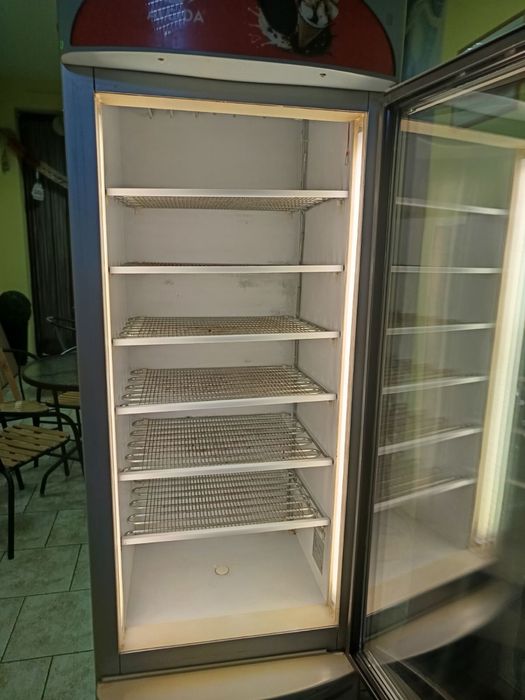 Вертикална хладилна витрина минусова