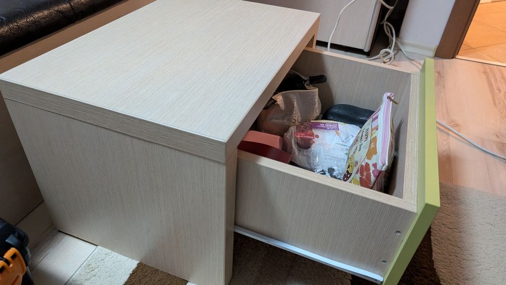 Детско легло и нощно шкафче