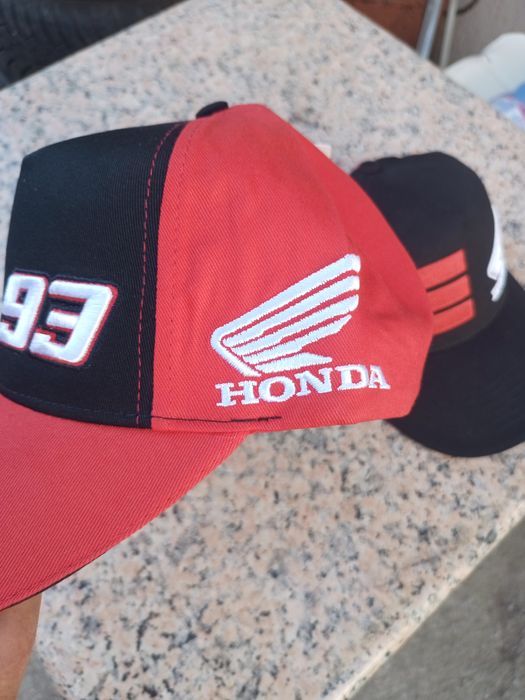 Шапки на Honda Marc Marquez HRC червено и черно!