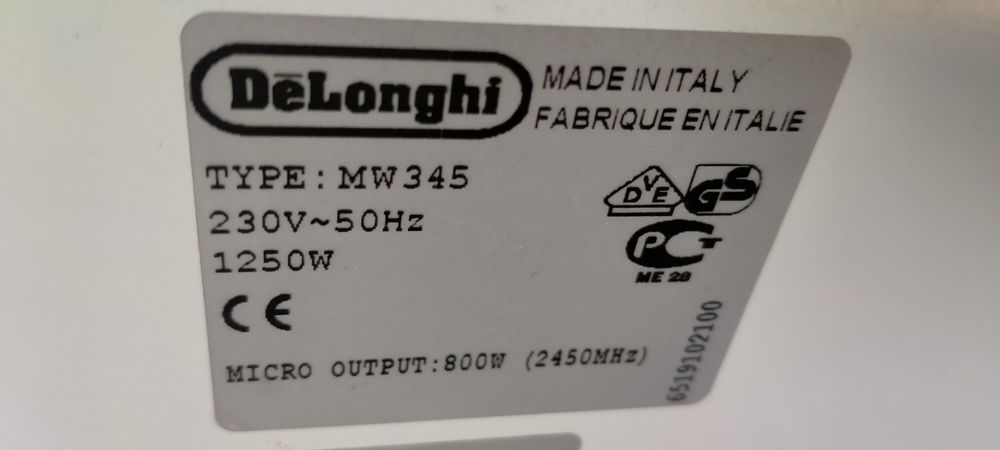 Микроволновая печь DeLonghi.