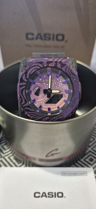 Casio G-Shock din seria Metal Covered, modelul limitat GM-2100MWG-1AER