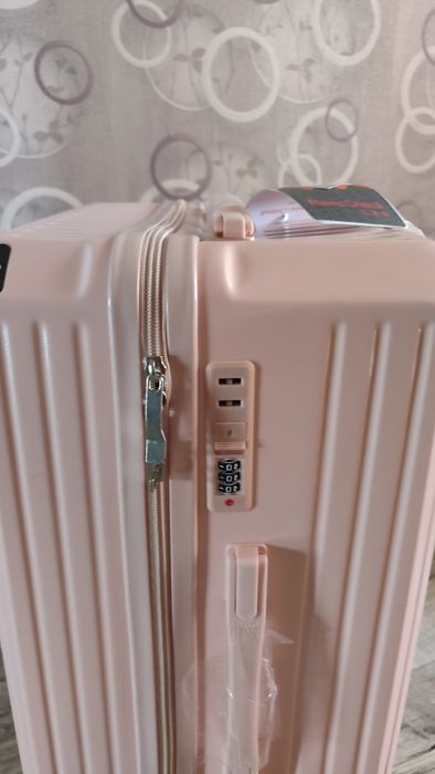 Чемодан дорожный