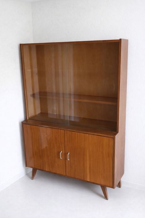 Kitob javoni sotiladi