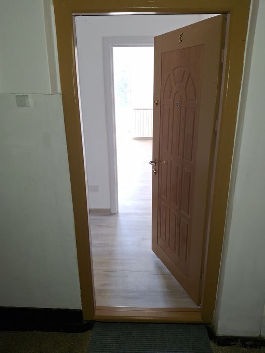 DE VANZARE apartament cu 2 camere, decomandat.