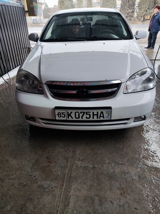 Ласетти сотилади