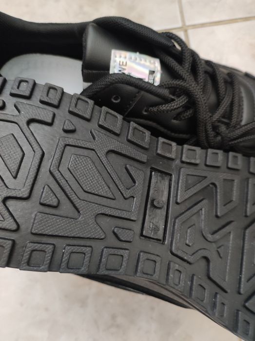 Кроссовки новые.