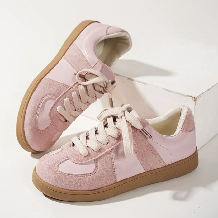 Кроссовки женские