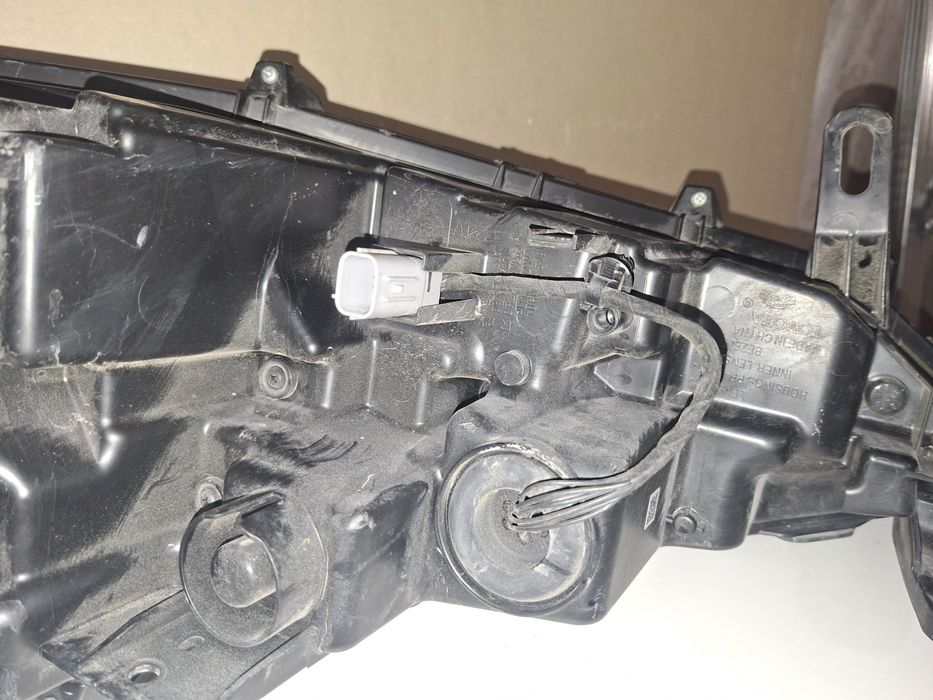 Десен фар за Toyota Corolla Cross 2021-2025