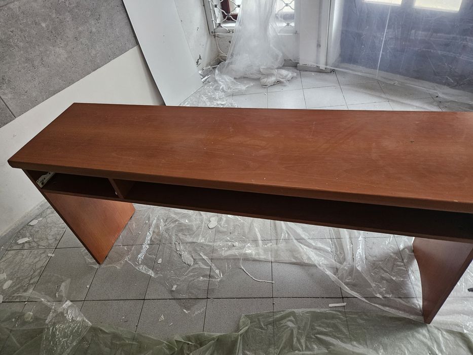 Продавам маса-бюро