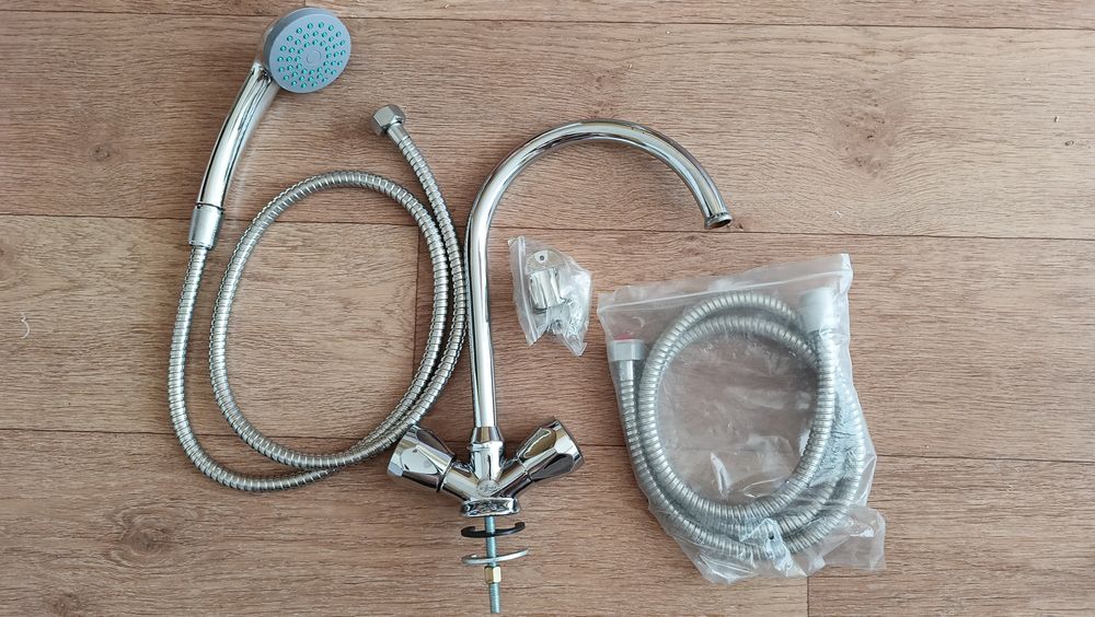 Продам смеситель шланги для душа.