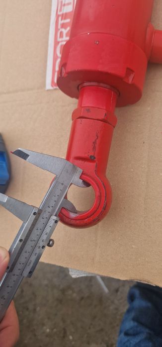 Cilindru hidraulic 570 mm strins tija  35 mm bolturi 30 mm Diametru de