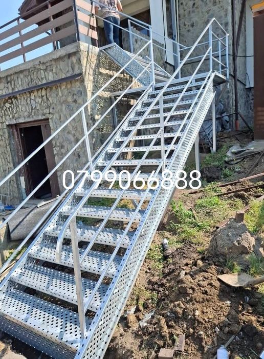 Scări metalice zincate