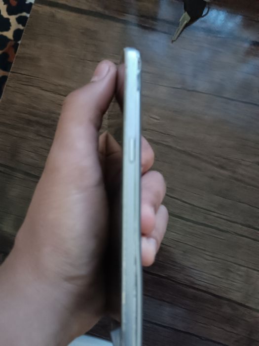 Telefon sotiladi arzon narxda!