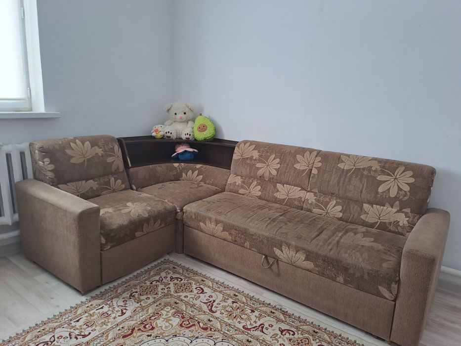Продам угловой диван с креслом
