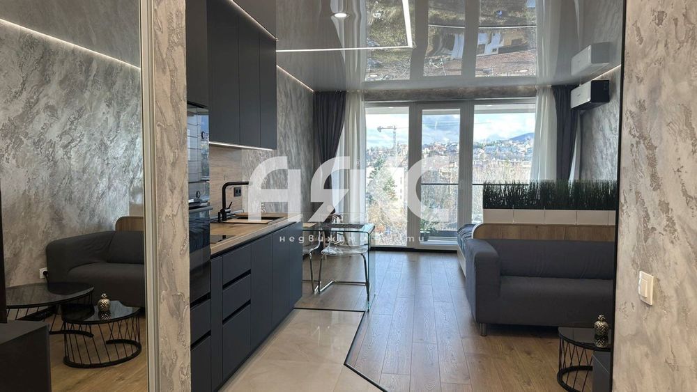 Едностаен луксозно обзаведен апартамент в кв. Карпузица - до НВУ