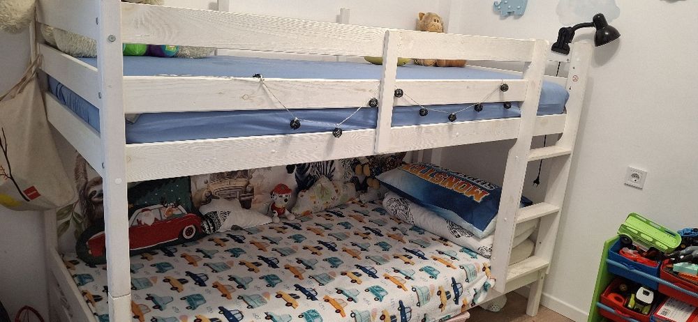 Vând mobilier ptr copii