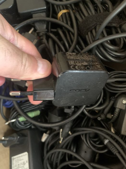 Diferite alimentatoare incarcatoare laptop 12v 18v Asus Acer HP Dell