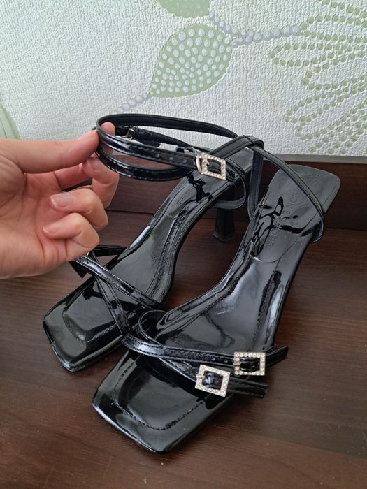 Продам босоножки