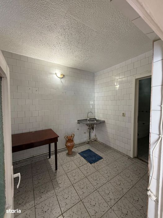 Casă de Vânzare cu 4 camere in zona București-noi sec.1