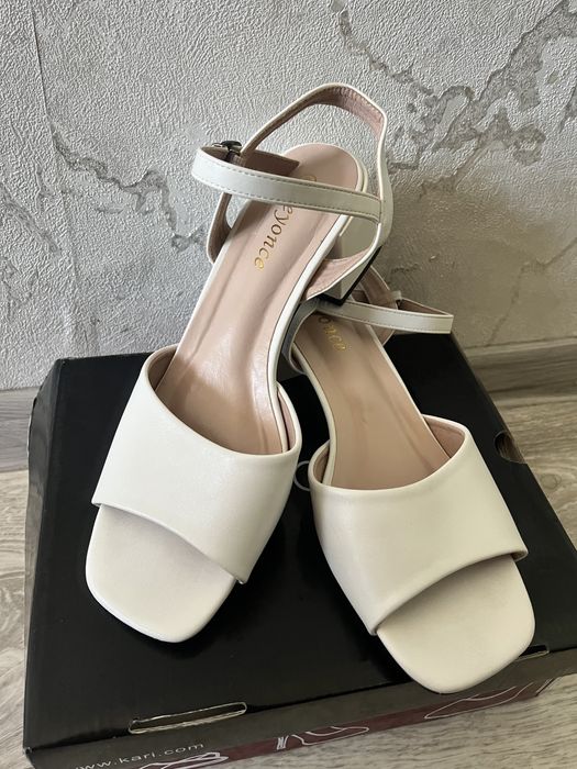 Продам босаножки