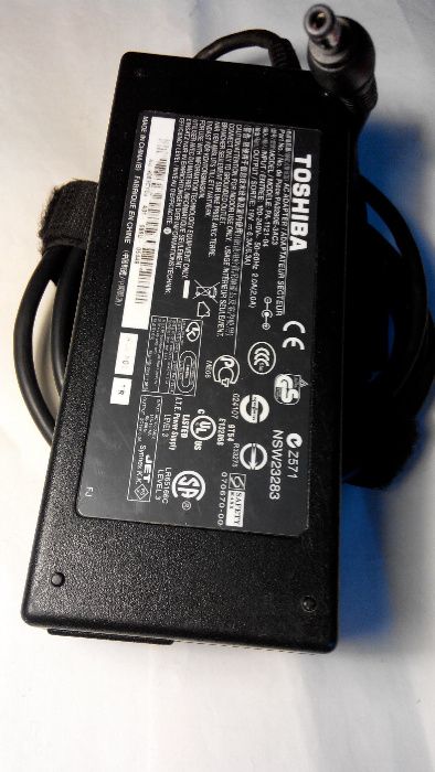 Toshiba Original 19V-6,3A 100-240V 50-60Hz PA1121-04