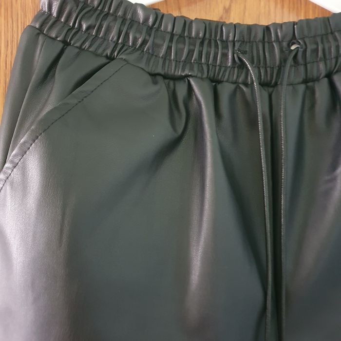 Официален панталон - 2 броя.