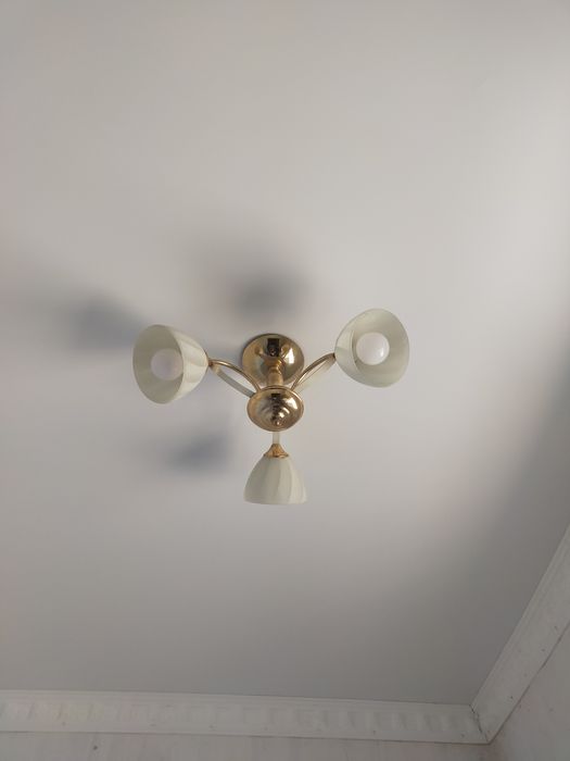 Люстра трёх рожковая