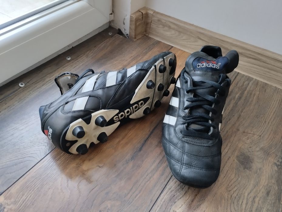 Продавам кожени бутонки ADIDAS