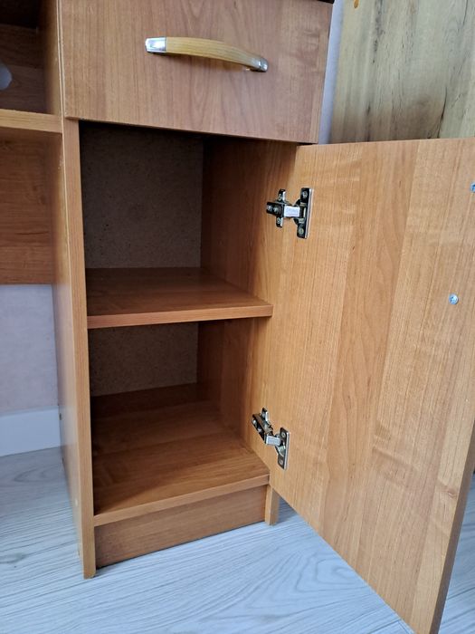 Продам стол с ящиками