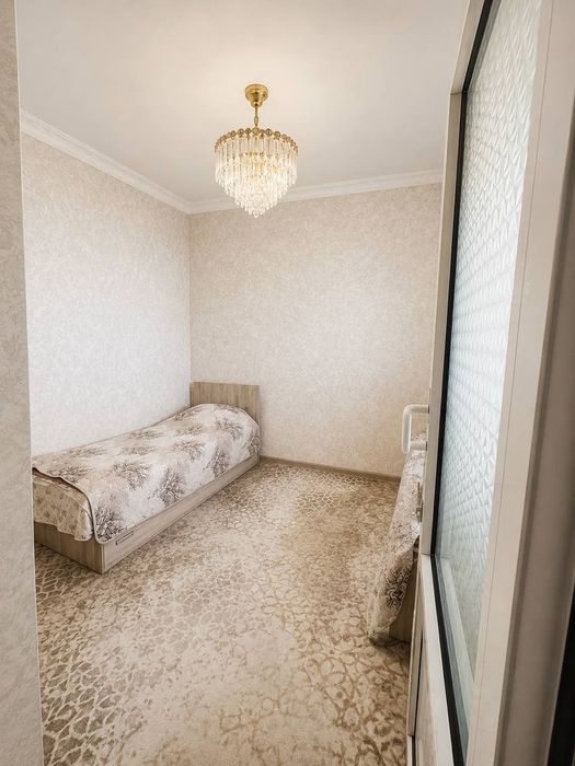Hovli sotiladi 2 sotik 3 xona