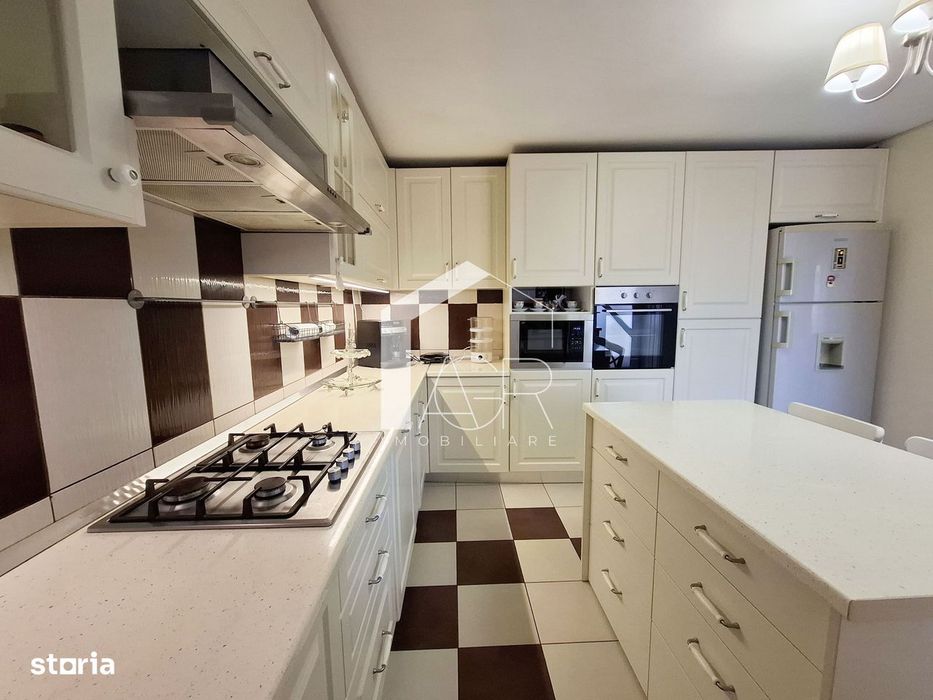 Casa P+M, cu 5 camere, zona Central