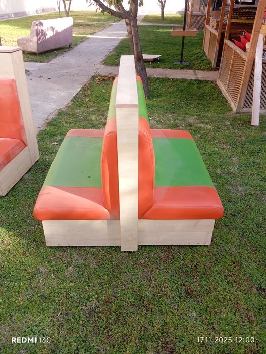 Диваны и мрамор стол