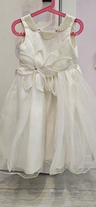 Платье белое, нарядное