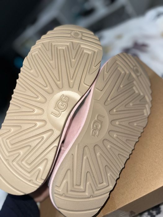 UGG roz cu sclipici