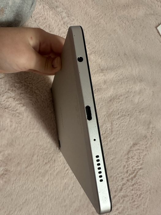 Vând tabletă Samsung Galaxy Tab A9, în stare impecabilă,