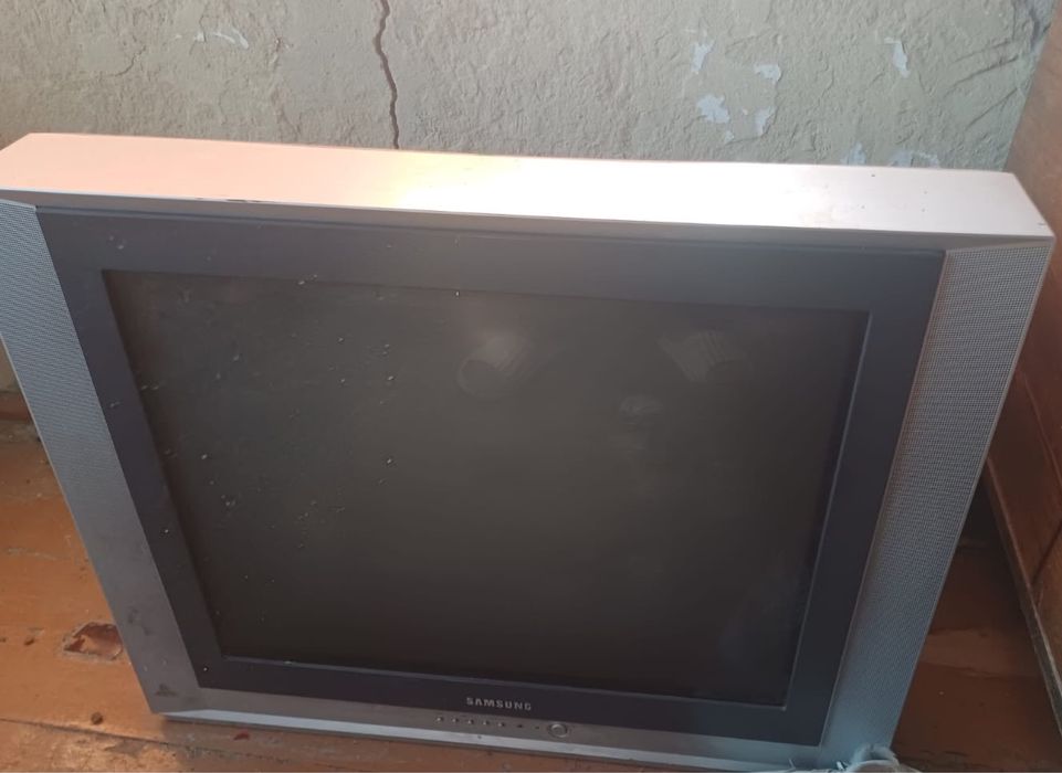 Телевизор 4000 тг,