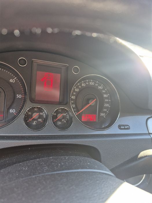 Volkswagen Passat B6 
Unic Propietar 
Toate taxele la zi
Fiscal pe loc