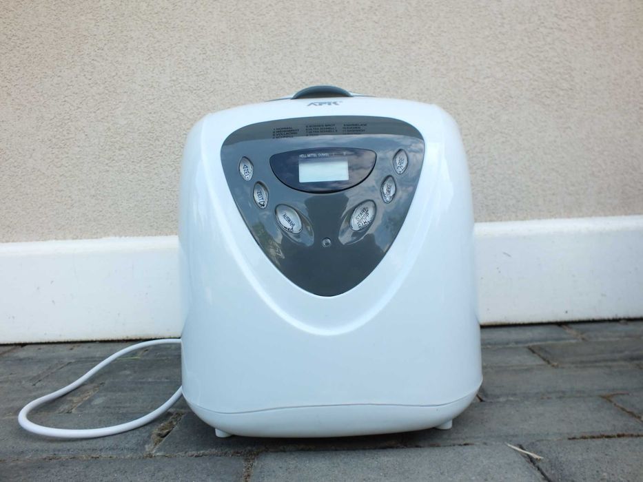 Masina de facut paine AFK BM-2, 600w, 1200gr, 12 programe, made in Germany.