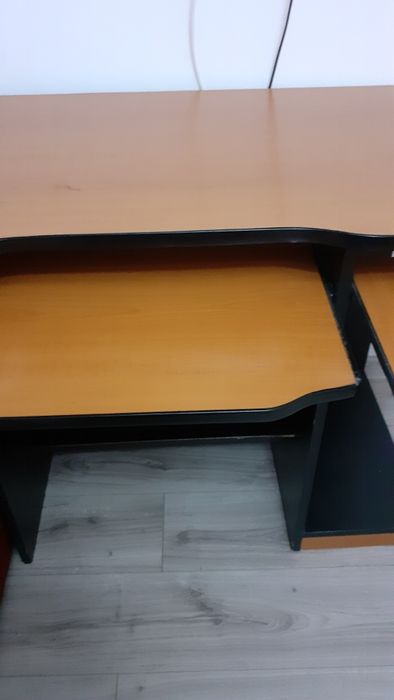 Birou, masa, calculator, leptop .