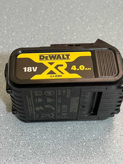 Аккумулятор 4Ah Dewalt Девольт DCB204